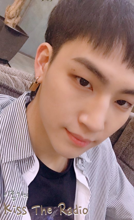 DefsoulTogether's tweet photo. 🌴 KBS Kiss the Radio "Hongkira" 

#재범 #갓세븐 #JB #GOT7 #DEFSOUL
#DefsoulTogether https://t.co/yMZzUMEgI9