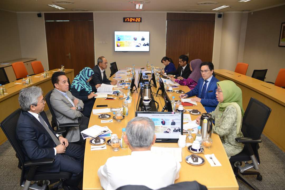 smecorp's tweet photo. Mesyuarat bersama YB Menteri MITI, Tok Pa bagi membincangkan status terkini penganjuran Himpunan Usahawan Bumiputera pada 30-31 Mac ini.
Jumpa anda disana!
Kami menyediakan program yang terbaik untuk anda semua.
#smecorp
#HUB2018
@TokPa_Comms @MITIMalaysia @chah15 https://t.co/MBGXD9Owlf