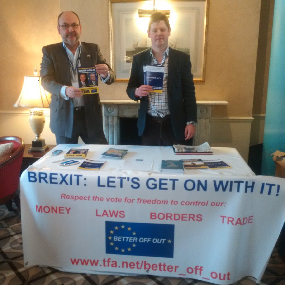 rorybroomfield's tweet image. A #BetterOffOut demo street stall that was set up over the weekend at #FreedomFestUK. A number of volunteers signed up as a result!