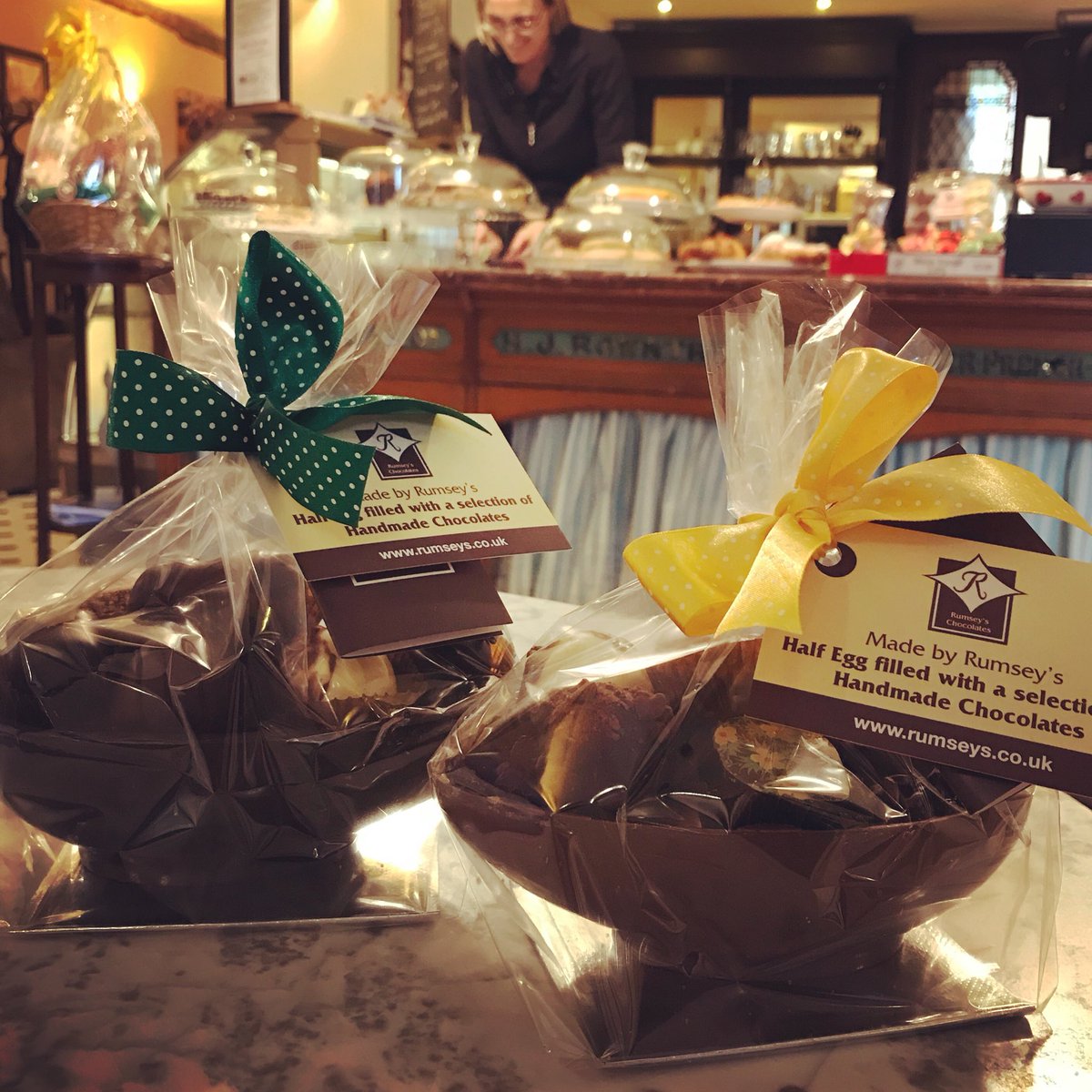 RumseysChoc's tweet photo. These arenโt any old Easter Eggs. These are Rumseyโs Easter Eggs filled with our very own handmade chocolate truffles. #ifrumseysdideaster #ohwedo #getthembeforetheyaregone https://t.co/pe6f1pqV0m