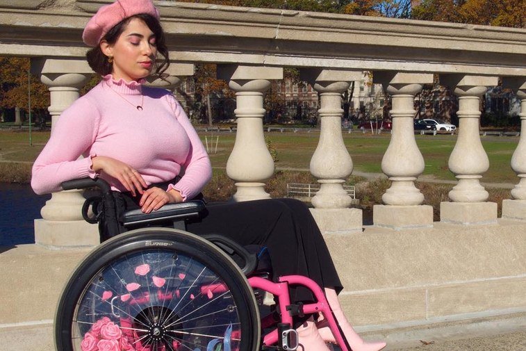 Harvard student and fashion blogger Elsie Tellier is breaking down barriers with her personal sense of style. bit.ly/2G9z6Uw
 #wheelchair #wheelchairfashion