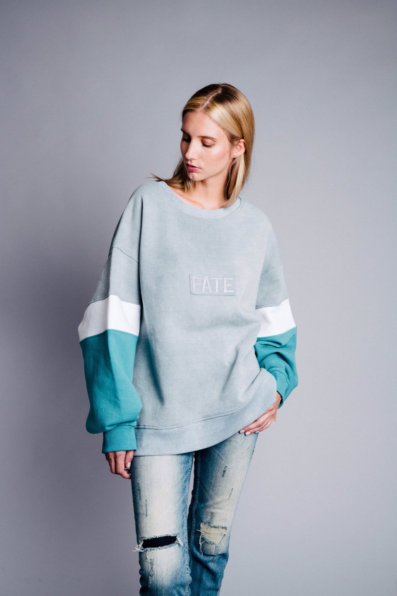 26EMME's tweet photo. Hello! Bon lundi 💫🙃sweat de florettepaquerette #instorenow !#boutiqueethique #paris11 #godefroycavaignac #slowfashion #gris https://t.co/ysEBOWCrjM