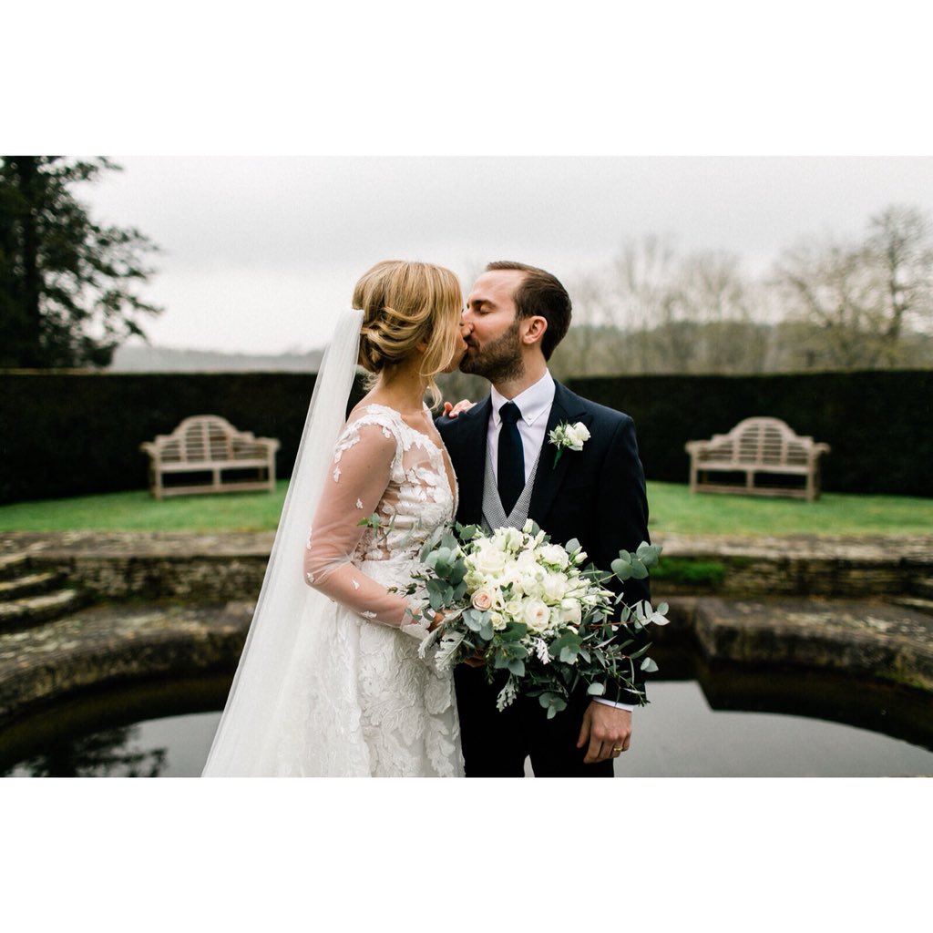 Dodging showers down at Hedsor House this weekend to welcome the new Mr & Mrs Foster! 
#hedsorhousewedding #buckinghamshirewedding #hedsorhouseweddingphotographer
