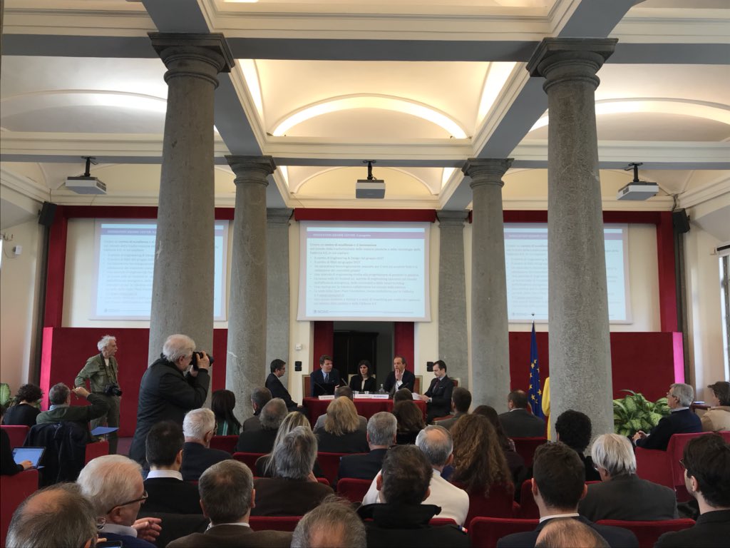MAYBE_PRESS's tweet photo. In #salacolonne si parla dell #InnovationSquareCenter di #sigit: un progetto ambizioso che porterà a #Torino eccellenza industriale,lavoro e sviluppo. Al via oggi il #concorso per #architetti #under35! @cittaditorino https://t.co/jhs5ohg031