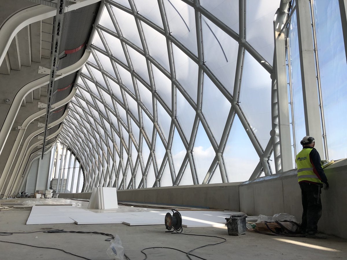 Gaaf toch @AmsterdamArenA? Wat een fantastische plek wordt dit! <a href="/BallastNedam/">Ballast Nedam</a> <a href="/balakbeton/">Balak Beton NL B.V.</a> en <a href="/Vandevloeren/">Vandevloeren</a> bezig met de afwerkvloer op de tweede omloop. #arena2020