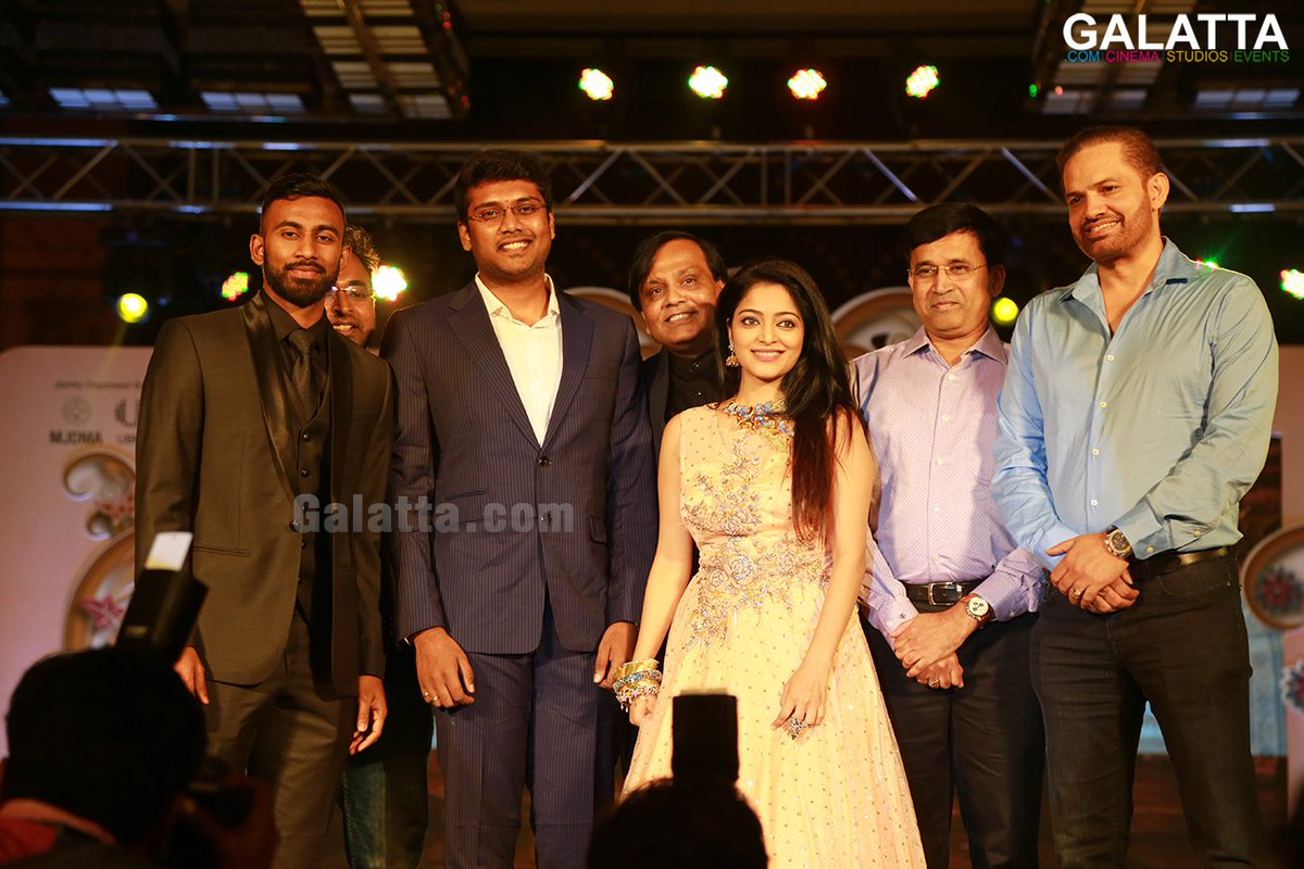 galattadotcom's tweet photo. #JananiIyer walks the ramp at #GJIIE 2018 Fashion Show. @jan_iyer 
https://t.co/GaY4QUpkgW https://t.co/sYrUTxa7qL