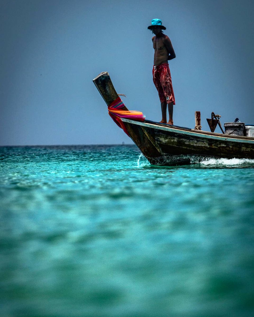 Thailand is home to 1,430 islands - you could island hop every day for 4 yrs!
#natgeoyourshot #earthofficial #discoverearth #travelgram #passionpassport #thailand #travelphotography #artofvisuals #visualsofearth #canon_photos #discoverglobe #beautifuldestinations #nakedplanet