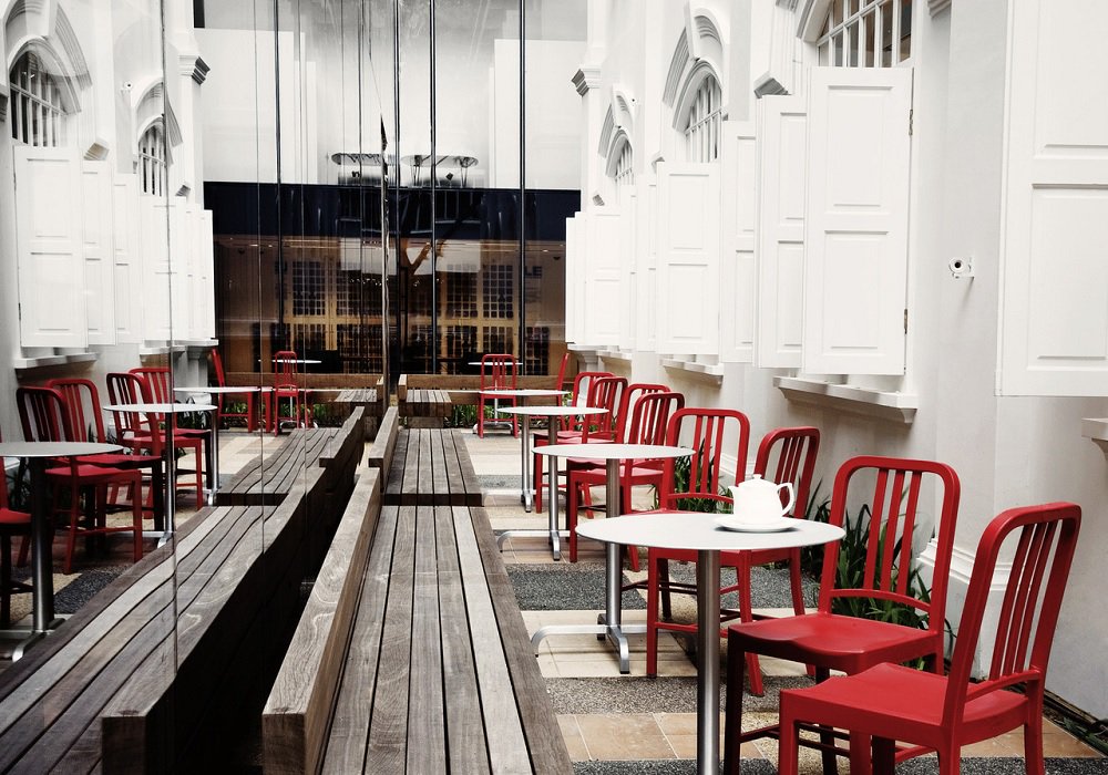 Frühlingsgefühle? Der #Terrassenstuhl von #PhilippeStarck, ideal für draußen. dominidesign.com/de/outdoor.html