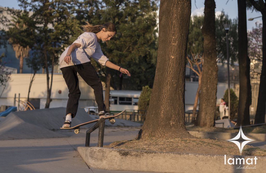 Andy Media Practicando en escuadrón para salir a las calles... #lamatskateboards #lamatfamilia Foto: Congo