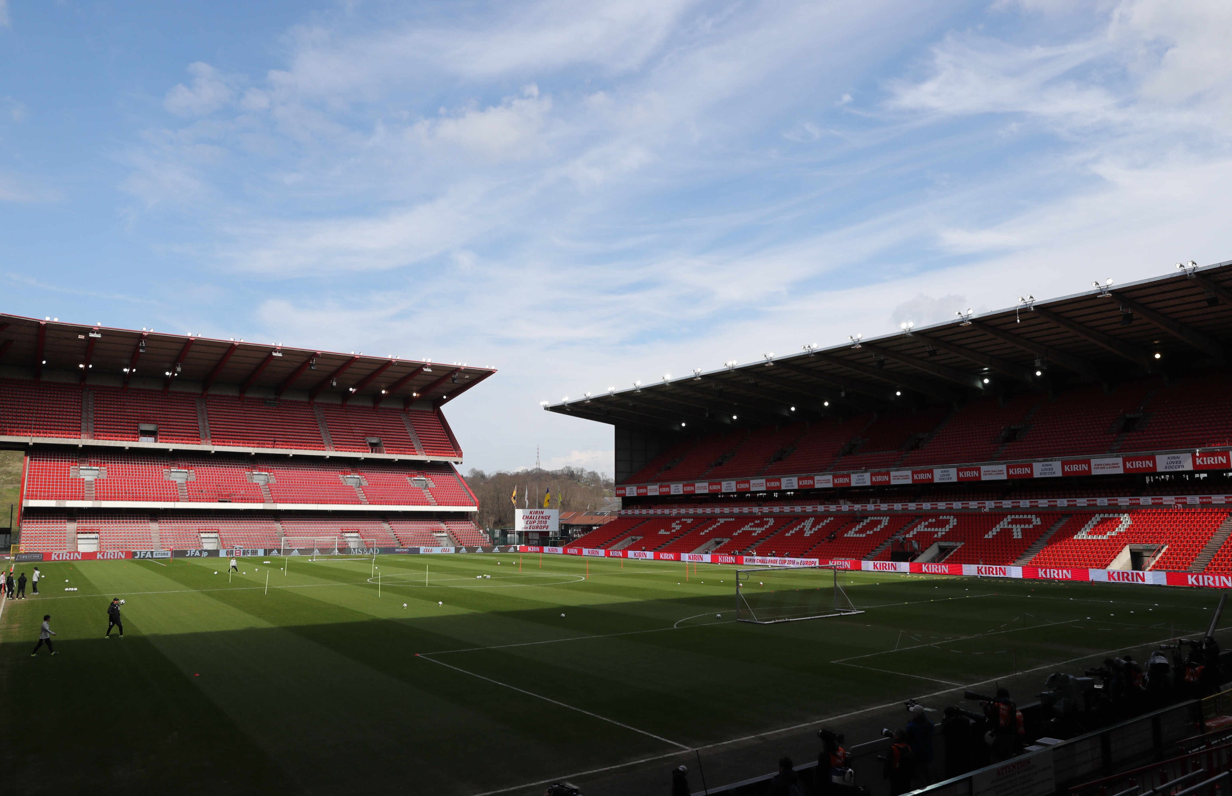 長島一浩 ウクライナ戦の試合会場 スタッド モーリス デュフラン です 青空が広がっていました T Co Gtpyqd2aw5 Twitter