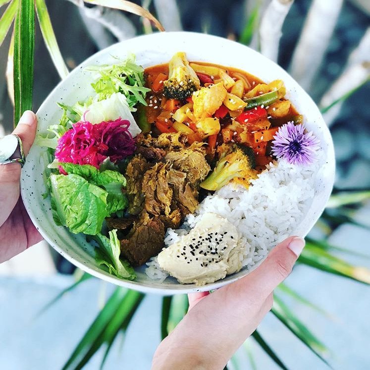 It's easy to get your greens in when food looks this good! Try a Tikka Masala-spiced Buddha bowl for a quick, tasty and healthy meal. Thank you @keeping.me.healthy for sharing on Instagram!