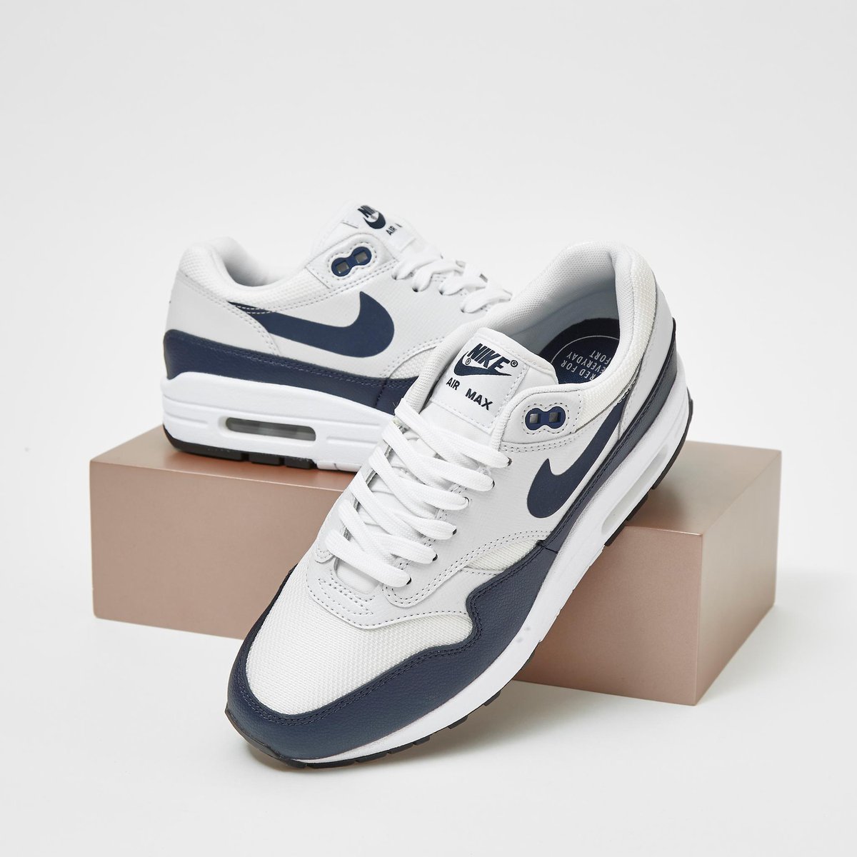 office nike air max 1