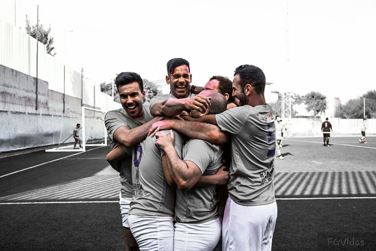 Viernes17es's tweet photo. https://t.co/esjq5uEjy0 5-1 CD Miraflores

¡Impresionante partido del equipo ante el 2º clasificado! Magnífica racha que nos sirve para afianzarnos en una gran posición ¡Cómo nos divertimos jugando al fútbol! #NosGustanLosViernes https://t.co/ydimMliP1O