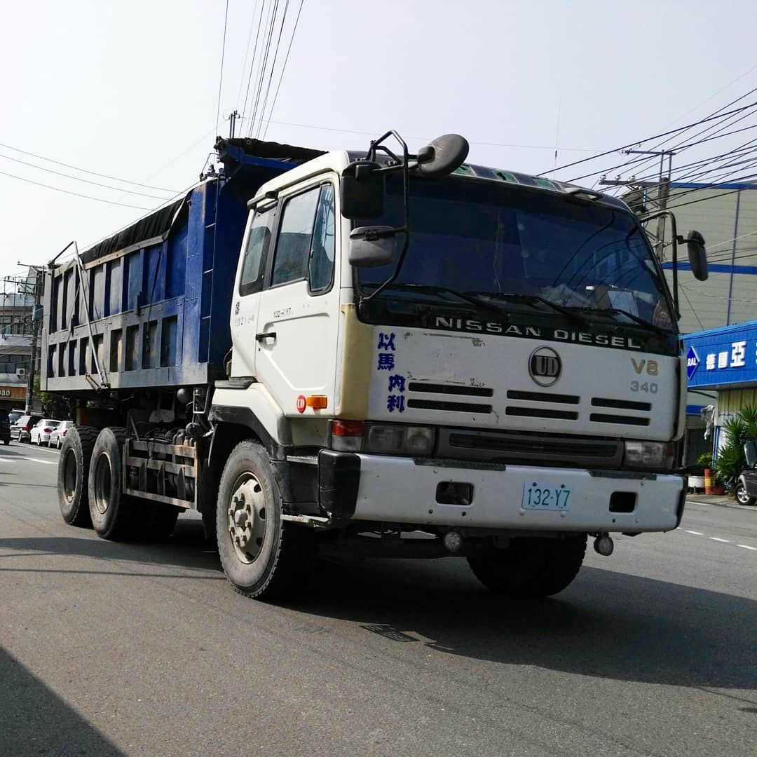 Ray1130_media's tweet photo. Nissan Diesel Big Thumb V8 340ps
.
#NissanDiesel #UD #UDtrucks #BigThumb #V8 #340ps #dumptruck  #Taiwantruck #砂石車 #21噸 #日產ディーゼルビッグサム #ダンプカー
.
https://t.co/oMBvbbK2Mp https://t.co/l9pGJBFjk4