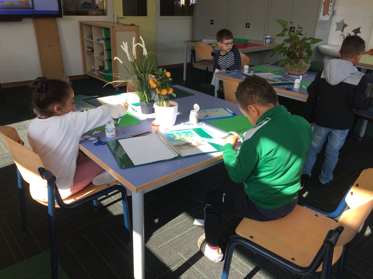 DoanhTruong's tweet photo. Klimop klas groep 2 en 3 @obsbijlmerhorst. Vandaag over kwaliteiten, intelligentie en de vaardigheid ‘analyseren’. Met hulp van planten en bloemen #onderwijs ##kleuterballade #meerbegaafdheid #Amsterdam #Zuidoost https://t.co/zxdJSoHDIm
