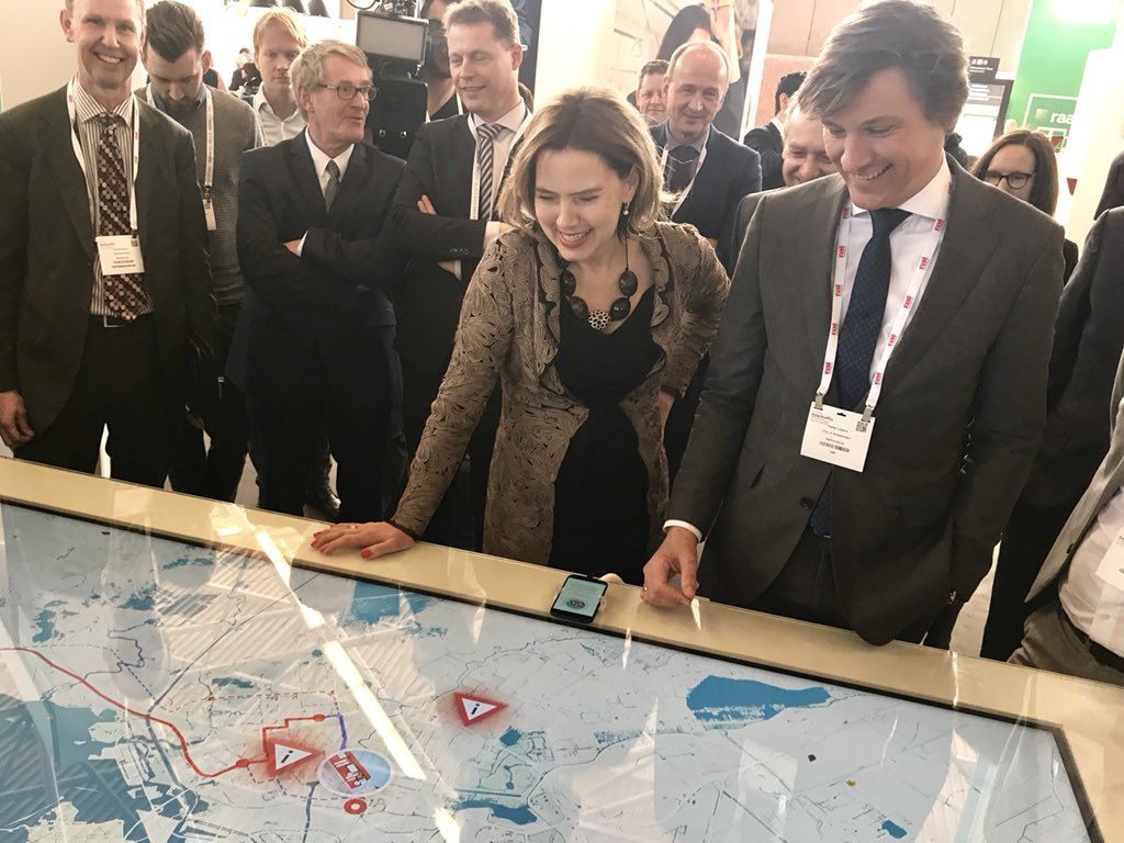Minister Van Nieuwenhuizen:‘I want 2018 to go down as the year smart mobility truly took off. From startup to scale-up!’ #Speech at the Intertraffic Exhibition about #smartmobility .
government.nl/documents/spee…
 #trafficsystems #autonomousvehicles #infrastructure