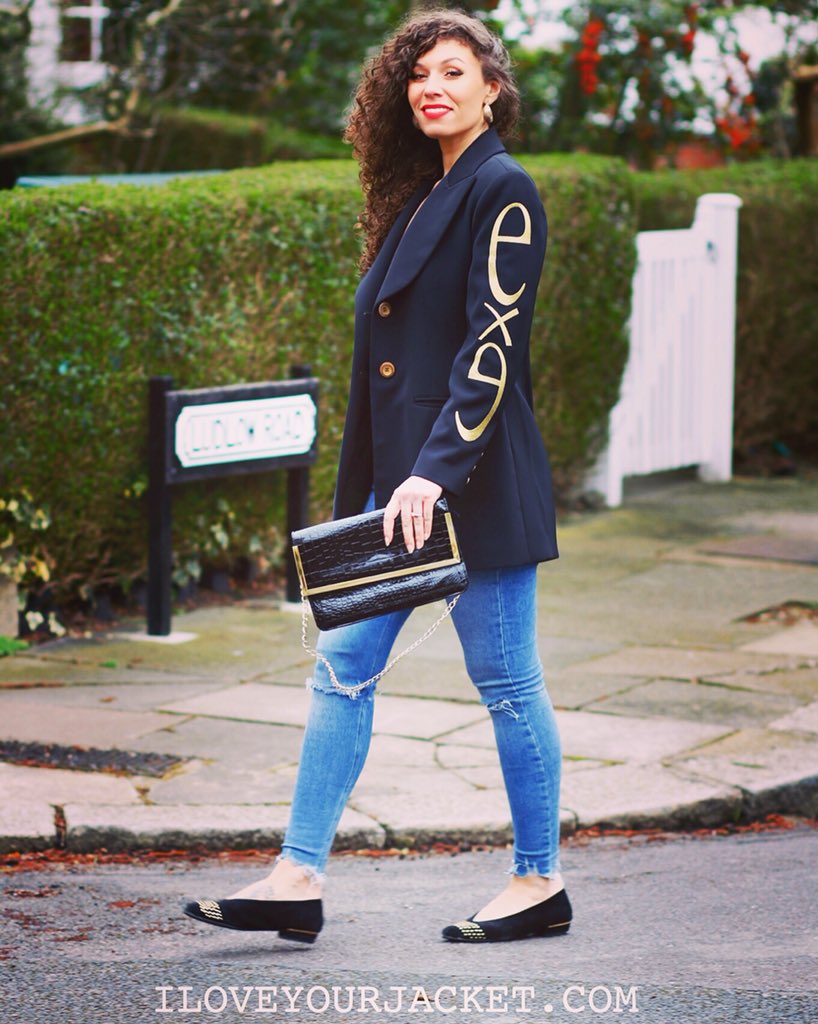 iloveyourjacket's tweet photo. Stepping into Monday like...#90svs2000sChallenge #vintagestyle #Retro #MondayMotivation https://t.co/yAtqUmz4nq https://t.co/OwAHzKsJub
