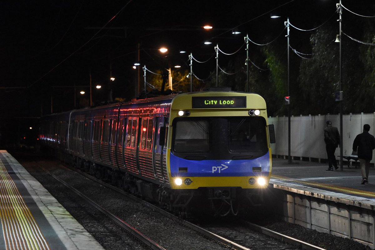 Metro Trains tweet media