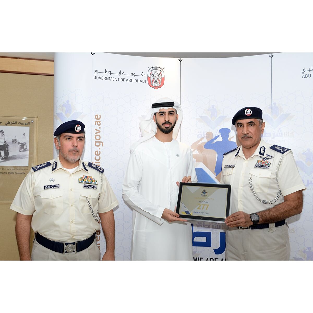 معالي عمر العلماء يتسلم عضوية #كلنا_شرطة
#weareallpolice