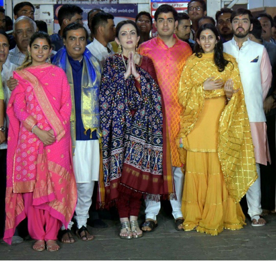 Семья амбани. Сын индийского миллиардера. Сын мукеша амбани. Мукеш амбани свадьба. Мукеш амбани.