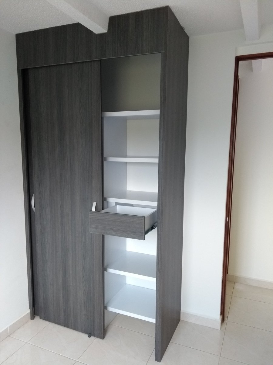 JFCarpinteria's tweet photo. Este #closet a medida cuenta con amplios espacios y un cajón organizador. Personaliza tu hogar @JFCarpinteria #diseñodeinteriores #personalizacion
#jfcarpinteriaydiseño #hogar #mueblesamedida #closetamedida #mobiliario #Medellin https://t.co/sujzD9afFD