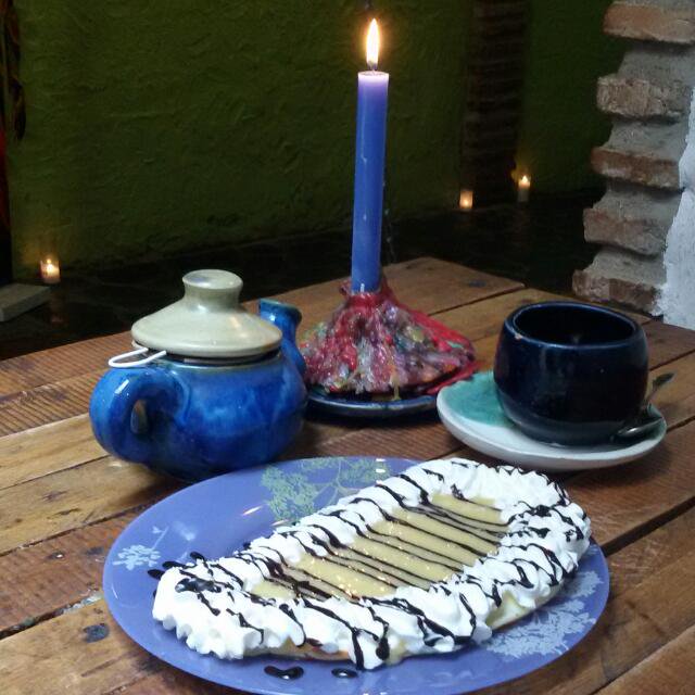 Amig@s, os esperamos en #Tetería #ElHarén, porque una merienda como esta mejora cualquier lunes, incluso el Semana Santa ☕🙂