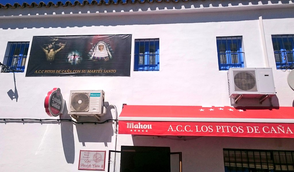 PitosdeCana's tweet photo. Preparándonos para mañana, el día grande del barrio, para cuando @ExpiracionCarmo pase por nuestra sede. 
#MartesSanto
#SanBlas
#Carmona https://t.co/aeLgzb3A3H