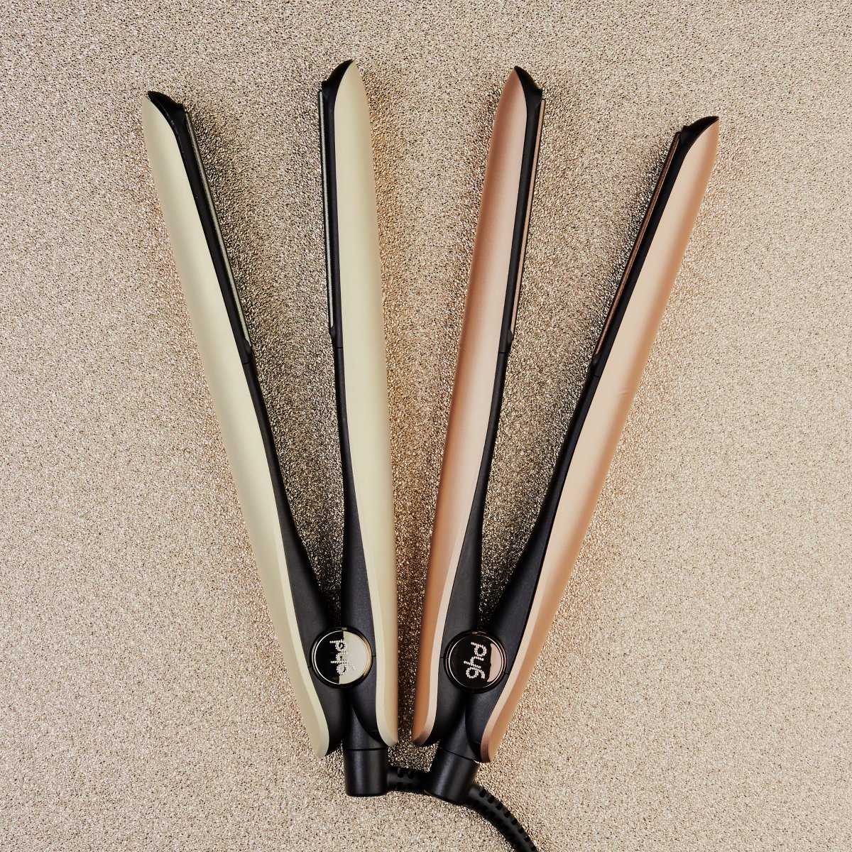 Succombez à notre nouveau styler® ghd gold®, maintenant disponible en édition limitée dans deux sublimes teintes dorées. 👉 po.st/saharangold #Saharangold #ghd