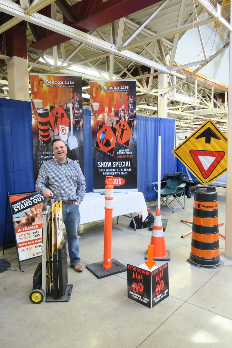 UtilitiesKngstn's tweet photo. Shout out to @DigSafe, @BeaconLiteLtd, @ON1Call and @IHSAnews for joining us at #SafetyDays. Events like this promote best safety practices amongst employees – and local contractors and suppliers in the industry. #ygk https://t.co/ZcAA3uUvCy