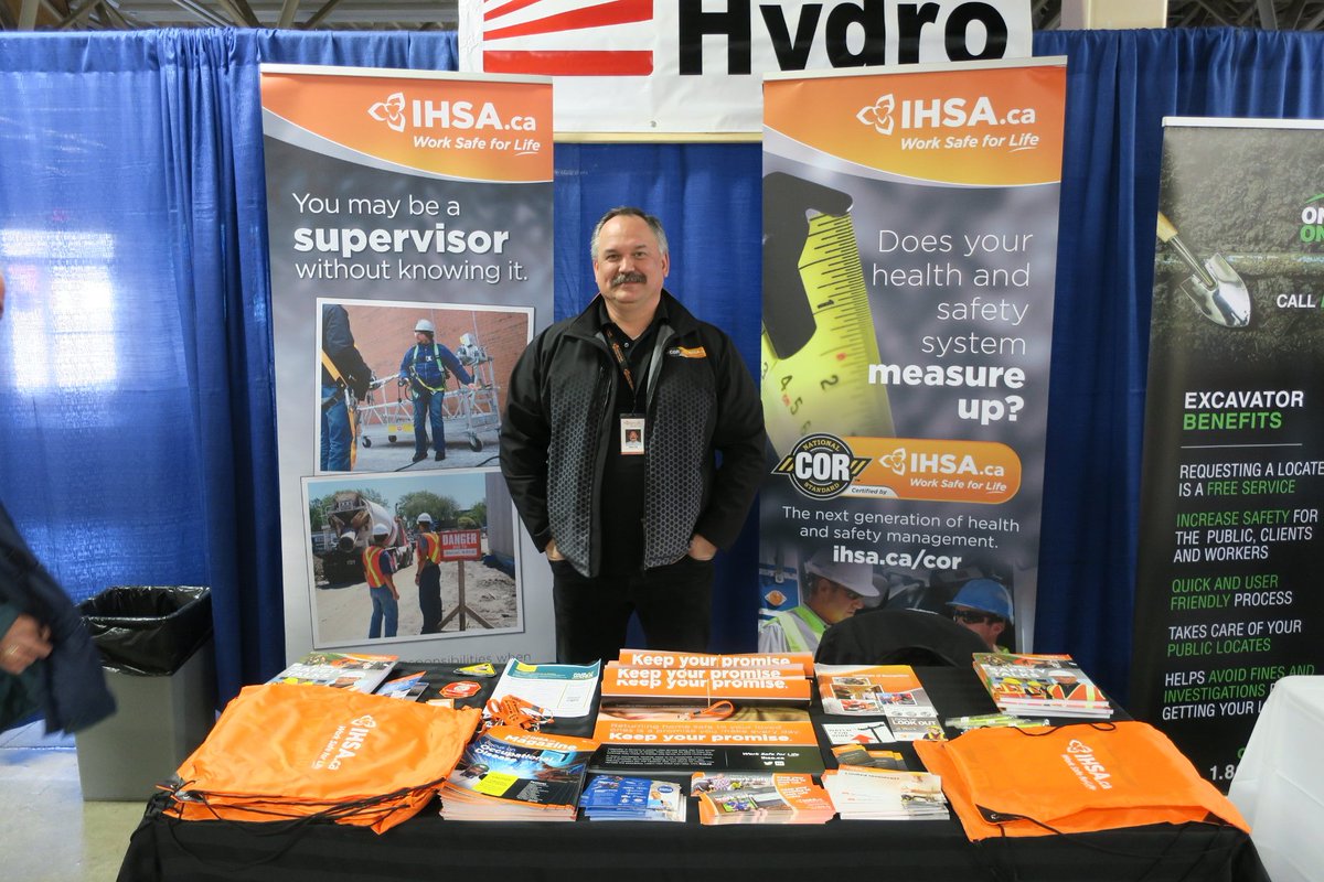 UtilitiesKngstn's tweet photo. Shout out to @DigSafe, @BeaconLiteLtd, @ON1Call and @IHSAnews for joining us at #SafetyDays. Events like this promote best safety practices amongst employees – and local contractors and suppliers in the industry. #ygk https://t.co/ZcAA3uUvCy