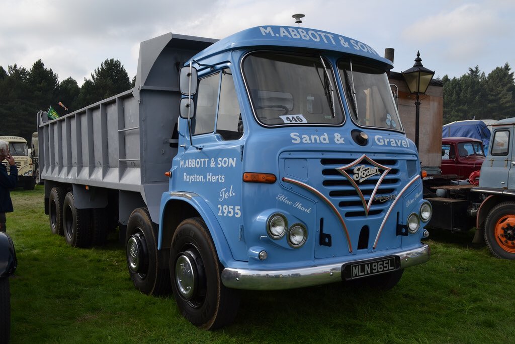 By_JackRoberts's tweet image. Looking up bullnose tractors this morning, and ran across Foden trucks from the U.K. - odd looking to us Yanks. But definitely interesting styling.