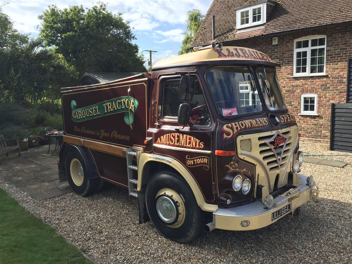 By_JackRoberts's tweet image. Looking up bullnose tractors this morning, and ran across Foden trucks from the U.K. - odd looking to us Yanks. But definitely interesting styling.