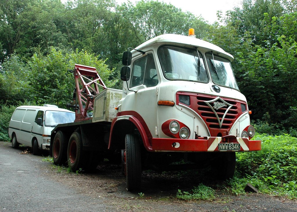 By_JackRoberts's tweet image. Looking up bullnose tractors this morning, and ran across Foden trucks from the U.K. - odd looking to us Yanks. But definitely interesting styling.