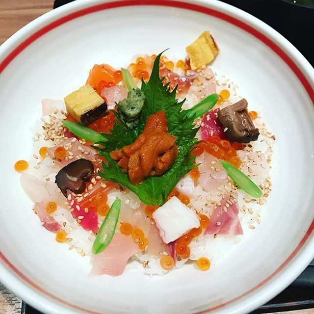 志岐fpオフィス 海の宝石箱や 海鮮丼旨し 博多駅のてんくうで久しぶり食べた Fukuoka 博多駅 てんくう 海鮮丼 磯らぎ 魚