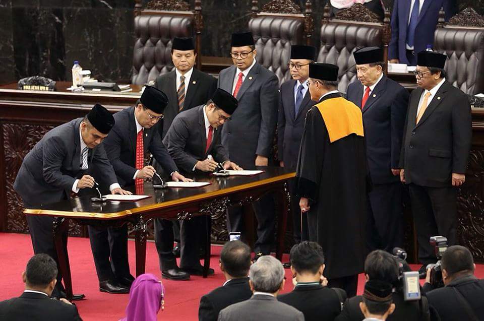 JOIN_NTT's tweet image. Pengantar Menuju Kursi Cawapres 2019
@cakimiNOW @jokowi @ajhar_ambubari @JOIN_SulBar @shybet @gab_pira @manika_arbit @Jkw_CakImin @santripanglima @SonlayAbraham @ladi_alo @KadirMohan3 @CucunA44 @DPP_PKB @PKB_Go2019 @SyarifH77348217 @RifaiBetawi @SamsulGole