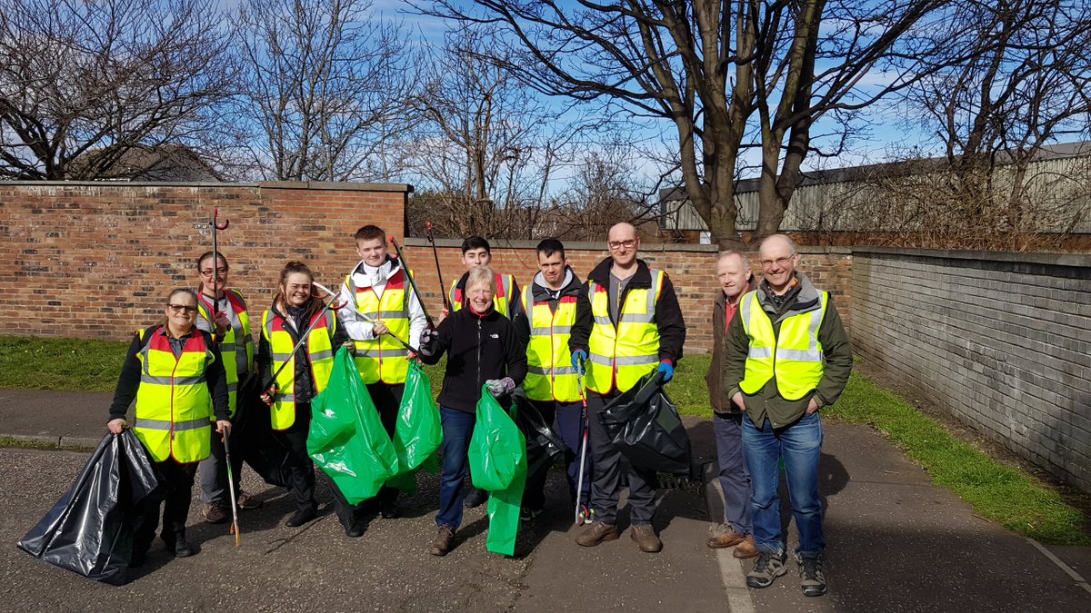 McDonaldsUKNews's tweet image. Big thanks to our Gorgie and Chesser franchisee Graham Angus and his team of volunteers who joined Councillor @gavincorbett this weekend to litter pick