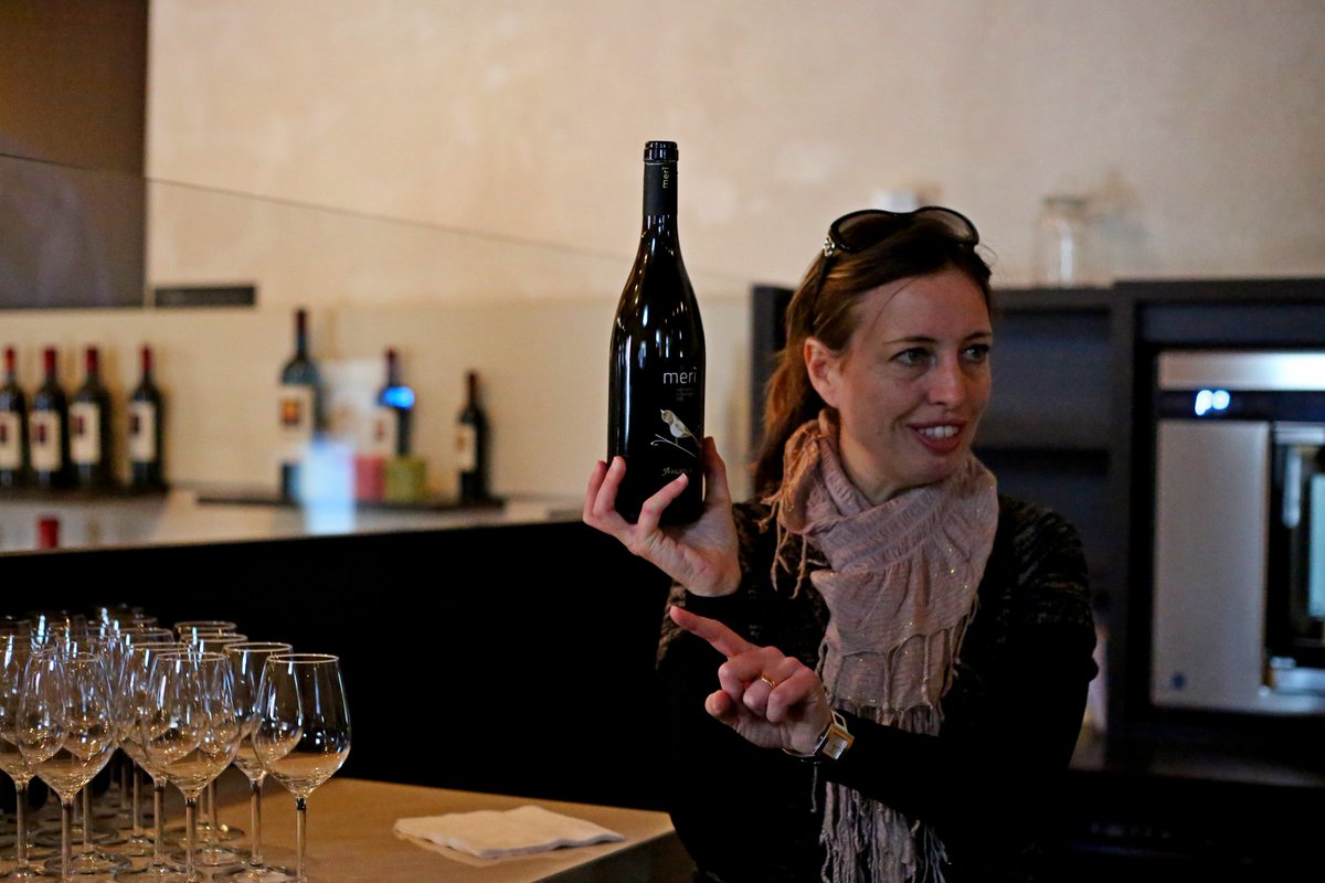 roberta_melis's tweet photo. #corsoeat Magnifica mattinata di sole trascorsa nelle #cantineargiolas a Serdiana. Durante la visita, condotta in maniera impeccabile dalla preparatissima e cordiale Giulia Annis, abbiamo potuto conoscere la storia della famiglia Argiolas e tutto suoi suoi #vini eccellenti. Top! https://t.co/VGlrvnpOxp