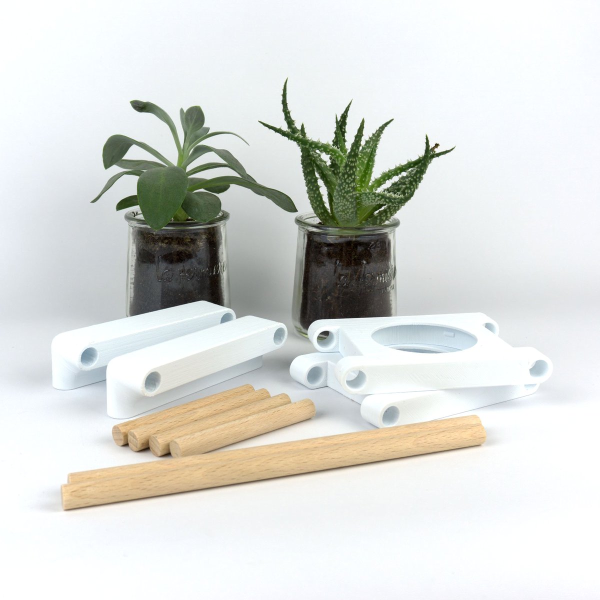 Cette semaine je vous présente une nouvelle série de photos pour vous présenter plus en détails le système de pots suspendus réalisés en #impression3D avec la #microdeltarework de <a href="/emotiontech/">eMotion Tech</a> et les petits pots en verre La Fermière.
Bientôt disponible sur <a href="/Cults3D/">Cults.</a>.