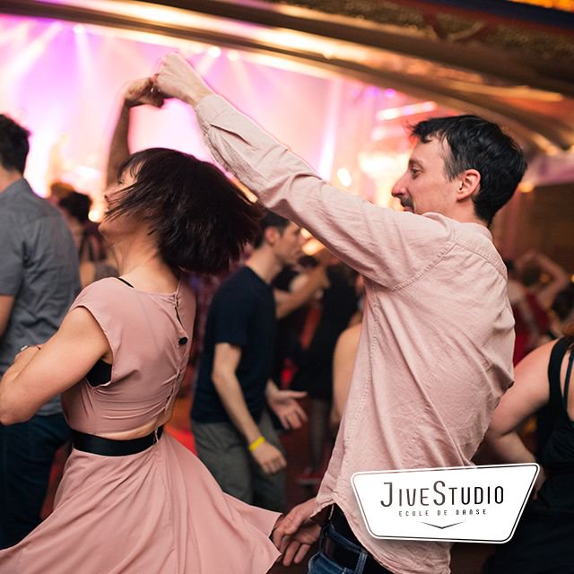 JiveStudio's tweet image. La prochaine session débute dans 2 semaines ! 
Il ne vous reste donc que quelques jours pour profiter du 15$ de rabais pour paiement à l'avance !
Et pour essayer avant de vous inscrire, on a 3 soirées hebdomadaires avec cours d'intro au Rockabilly Jive
buff.ly/2IeiEPU