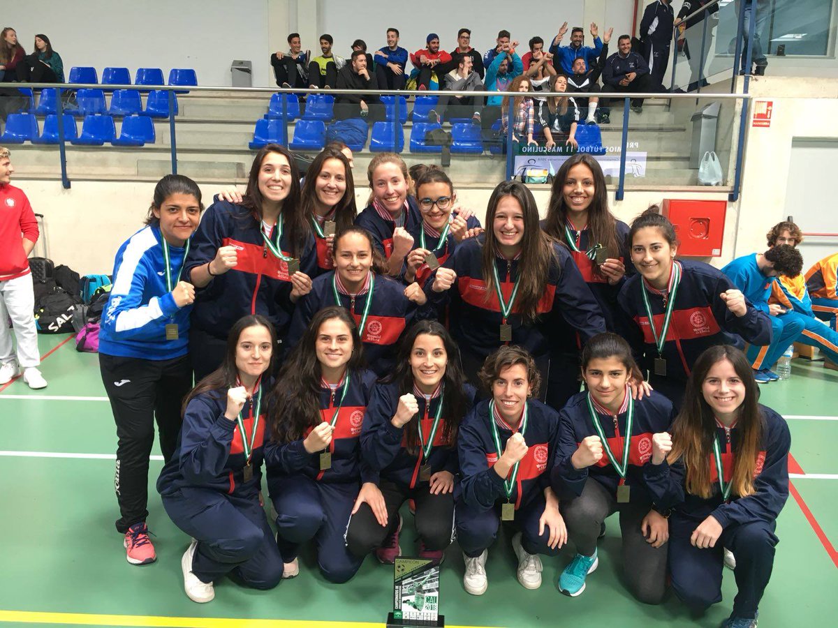 ¡Enhorabuena a todos los equipos que están participando en #CAU2018 !Nuestro equipo femenino de #futbol7 se ha proclamado Campeón de Andalucía ¿Quieres ver más y cuáles son el resto de equipos de <a href="/Unihuelva/">Universidad de Huelva</a> que han triunfado? 👉 bit.ly/2Gt75q5 <a href="/Deportesuhu/">DeportesUHU</a>