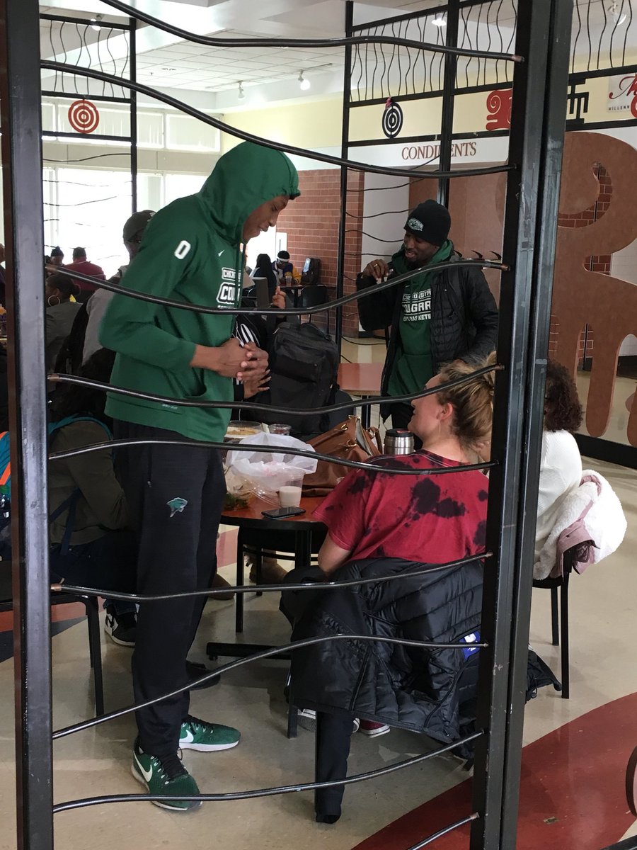 ChiStateMBB's tweet photo. @KenOdiase1k &amp; @ItsJReed are welcoming students back to the CSU campus for the 1st day after spring break https://t.co/jfZVDS5L2A