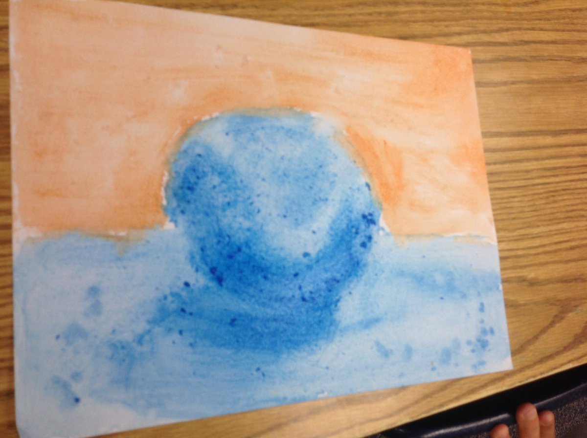SusanPeachy's tweet photo. @IRaCoyote @coyoresconnect. Room 10 artists finished painting spheres on a table using different values and complementary colors. https://t.co/zF1c15lXnT