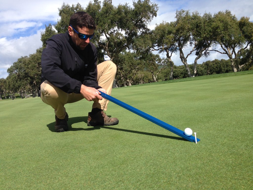 PacoFustel's tweet photo. Estas últimas semanas en #realclubvalderrama han sido muy interesantes en mi formación como #greenkeeper. Con Juan A. Gerrero @juanangolf_a Greenkeeper de Valderrama comprobando velocidad de los nuevos Greens cogiendo nuevas posiciones de bandera, entre otras labores...gracias https://t.co/5D5Gzhv9Pw
