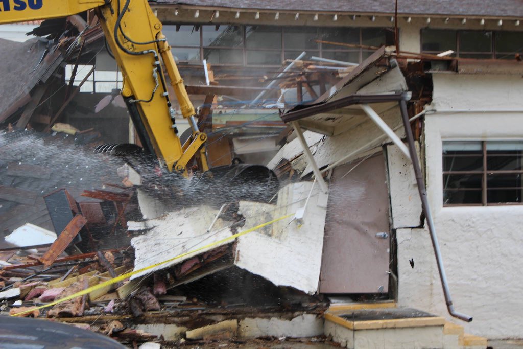 tkrek's tweet image. “CAN SOMEONE COMFIRM MATTHEW MCPEAK WAS NOT HOLDING THE DOOR WHEN THE STUDENT CENTER CAME DOWN???