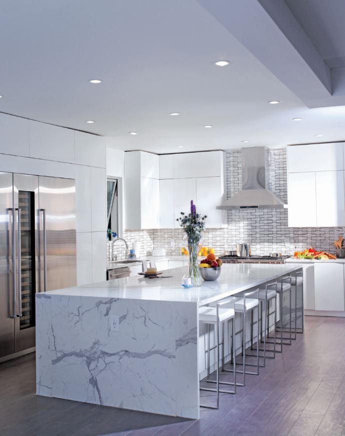 trend_trans's tweet image. This spacious kitchen &amp;amp; long island provide ample space for dining &amp;amp; interaction. #KitchenRedesign #KitchenInspiration bit.ly/2BCwkDv
