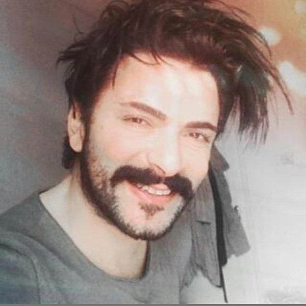 Gülüşü , bakışı , saçı bir insan her şeyiyle mi mukemmel olur?😍 (Kirpiklerini unutmayalım , ve tabiki bıyıkları 😻😂) @ibrahimkurum