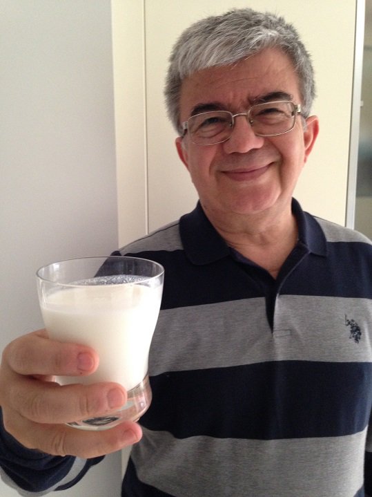 “Yeteri kadar probiyotik almak için günde 10 kilo yoğurt, iki güğüm ayran içilmesi gerekir, en iyisi probiyotik hap almaktır” diyecek bilim adamı kılıklı şirket elemanlarının sahne alması da yakındır ahmetrasimkucukusta.com/2016/12/01/yaz…