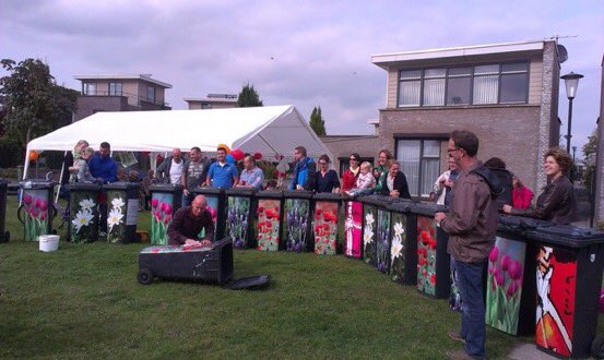 Leuk idee! samen met wat #buren of op #burendag de #kliko beplakken. CoverArt makes your world colorful!