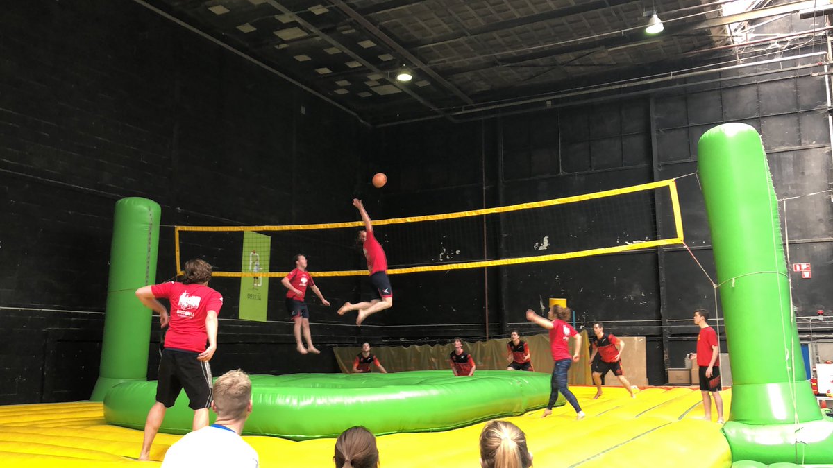 🏆Utrecht 1 kampioen🏆

Ondanks de tweede plaatst in de laatste competitieronde had Utrecht 1 voldoende punten verzameld om zich te laten kronen tot kampioen van het seizoen 2017-2018!

De eindstand:
🥇Utrecht 1
🥈Nederland
🥉<a href="/BossaballAlmere/">Bossaball_Almere</a> 1