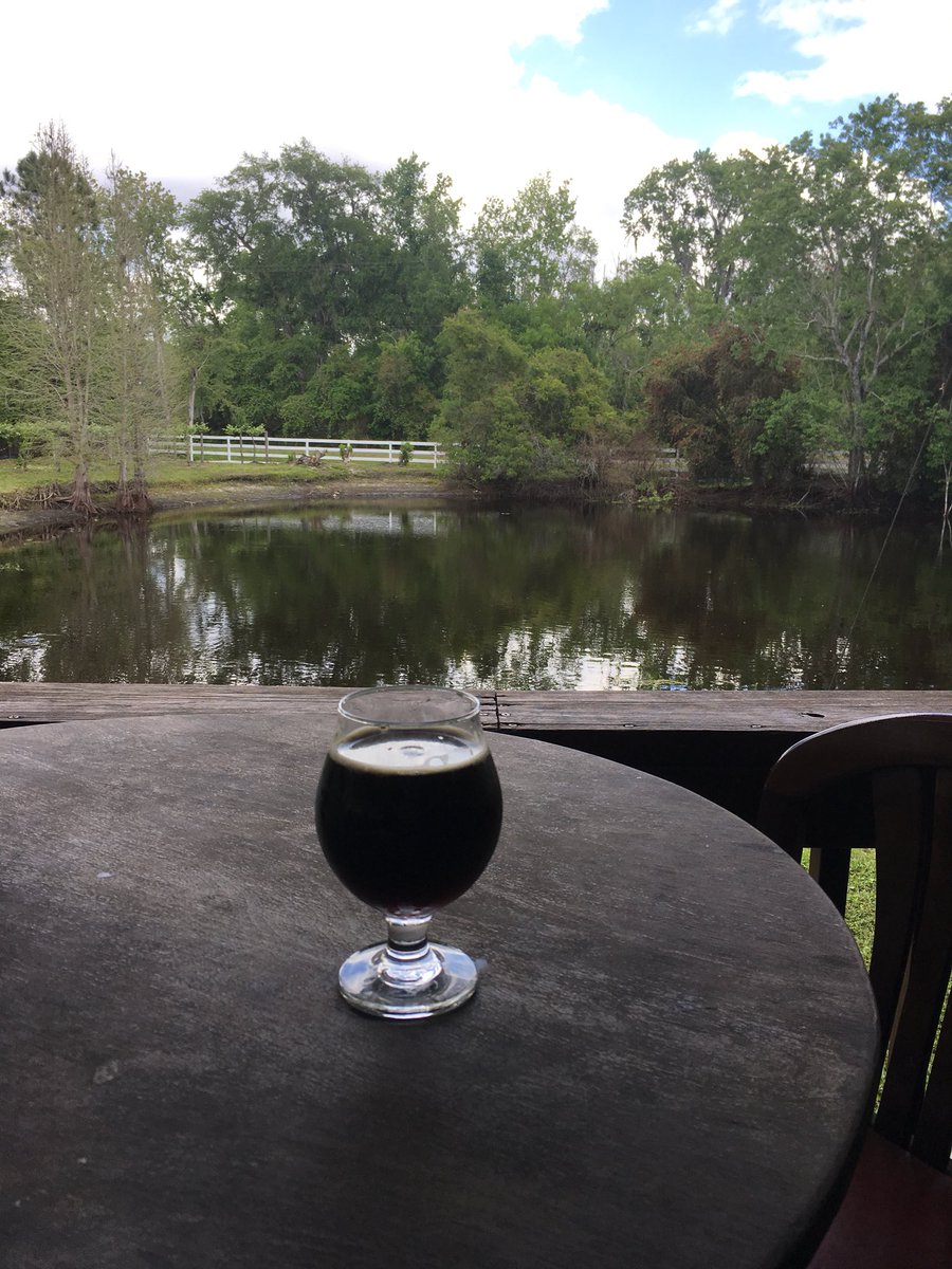 Happened to be near <a href="/TwoHenrysBeer/">Two Henrys Brewing</a> and it’s amazing!!! Jam-packed inside (on a Monday afternoon, no less) yet all is calm outside among the pond &amp; the vineyards. Perfect way to enjoy their Roasted Jalapeño Blueberry Porter